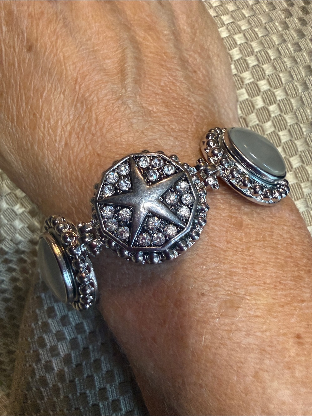 3 Snap Silver Star Accent Women's Bracelet - Silver
